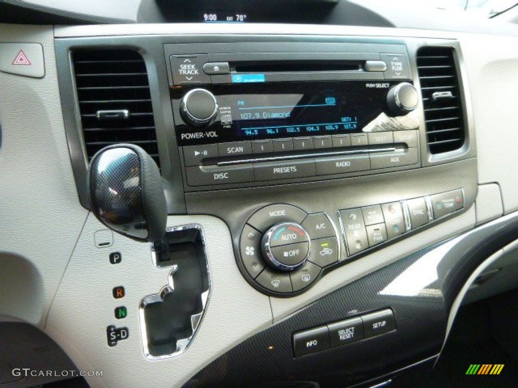 2014 Toyota Sienna SE Audio System Photo #85569401