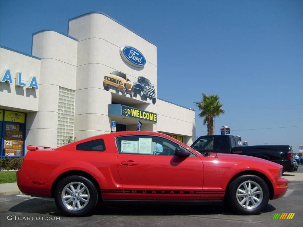 2006 Mustang V6 Deluxe Coupe - Torch Red / Light Graphite photo #2