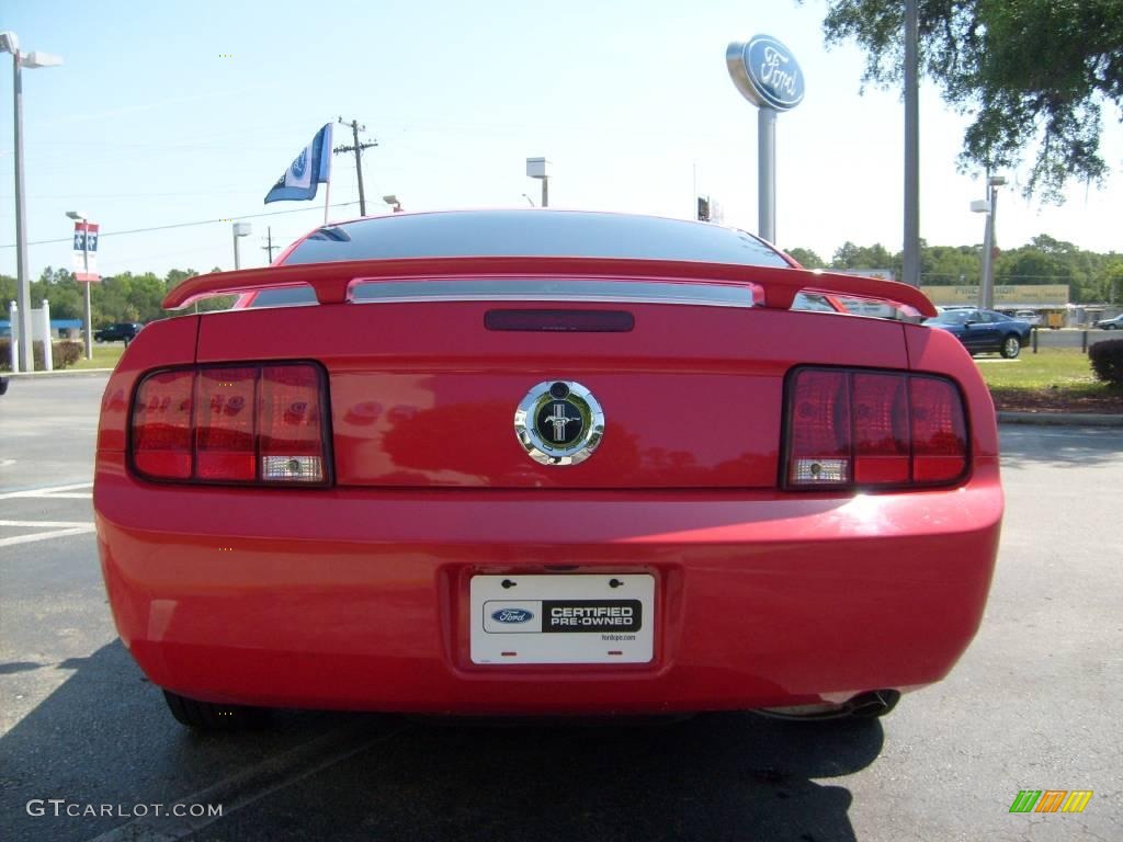 2006 Mustang V6 Deluxe Coupe - Torch Red / Light Graphite photo #4