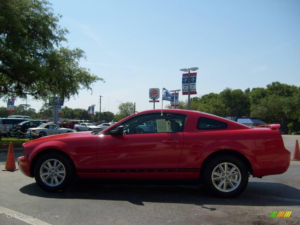 2006 Mustang V6 Deluxe Coupe - Torch Red / Light Graphite photo #6