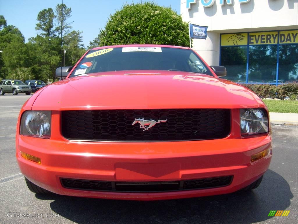 2006 Mustang V6 Deluxe Coupe - Torch Red / Light Graphite photo #8