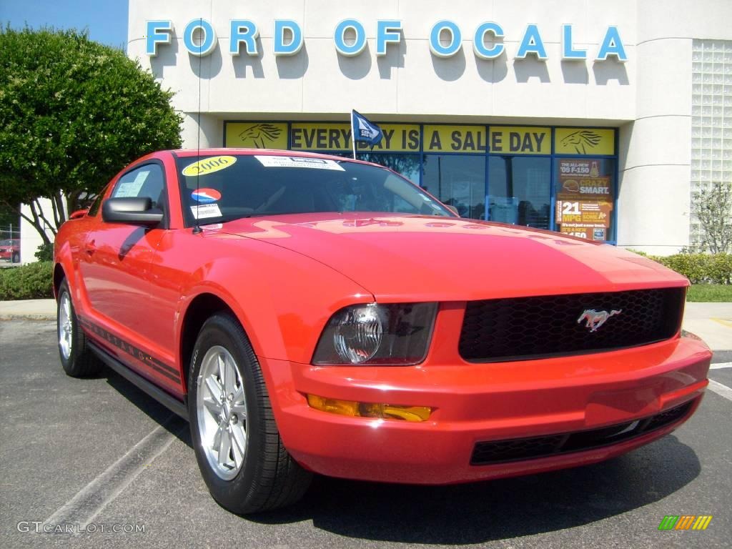 2006 Mustang V6 Deluxe Coupe - Torch Red / Light Graphite photo #9