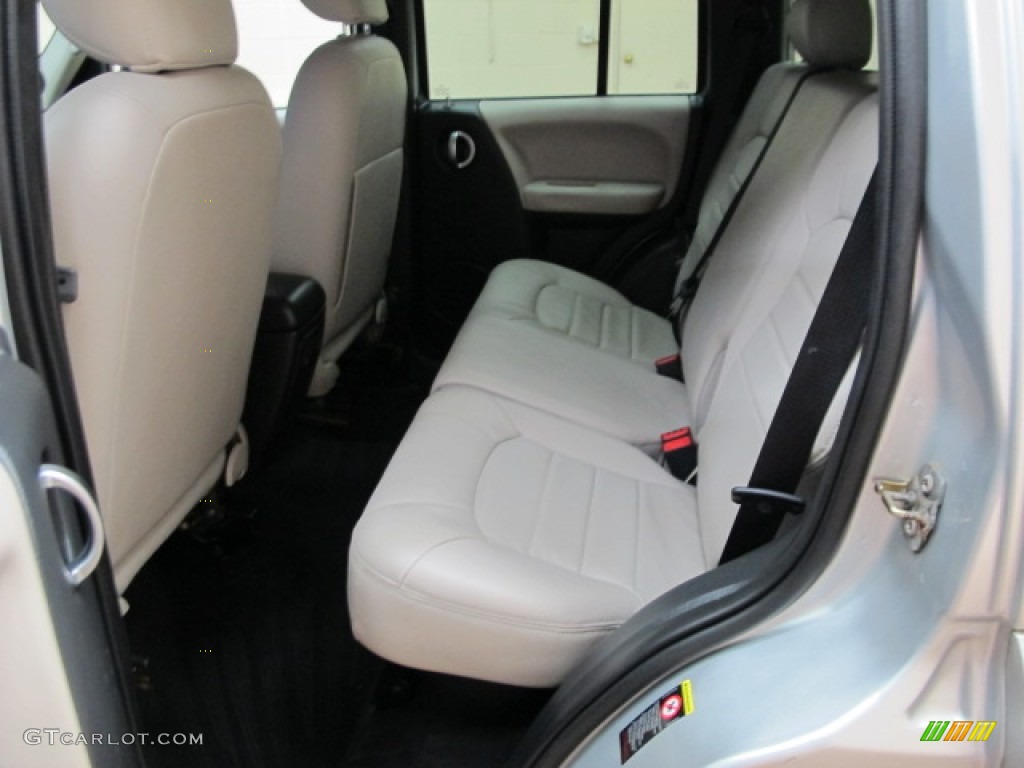 Light Taupe/Dark Slate Gray Interior 2004 Jeep Liberty Limited 4x4 Photo #85576856