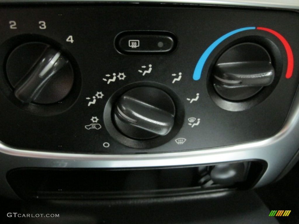 2004 Jeep Liberty Limited 4x4 Controls Photo #85577108