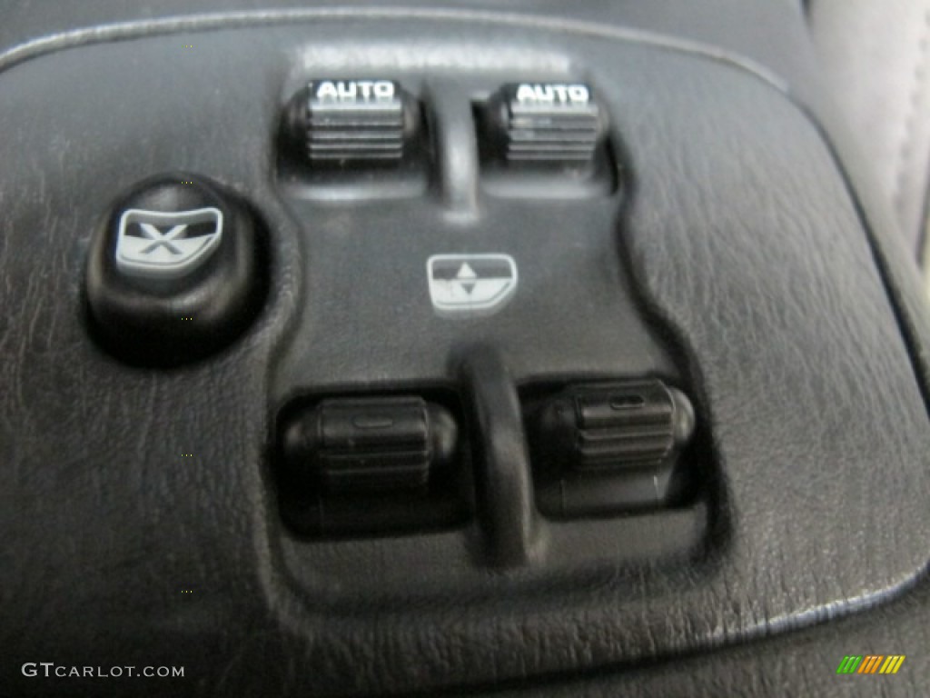 2004 Jeep Liberty Limited 4x4 Controls Photo #85577180
