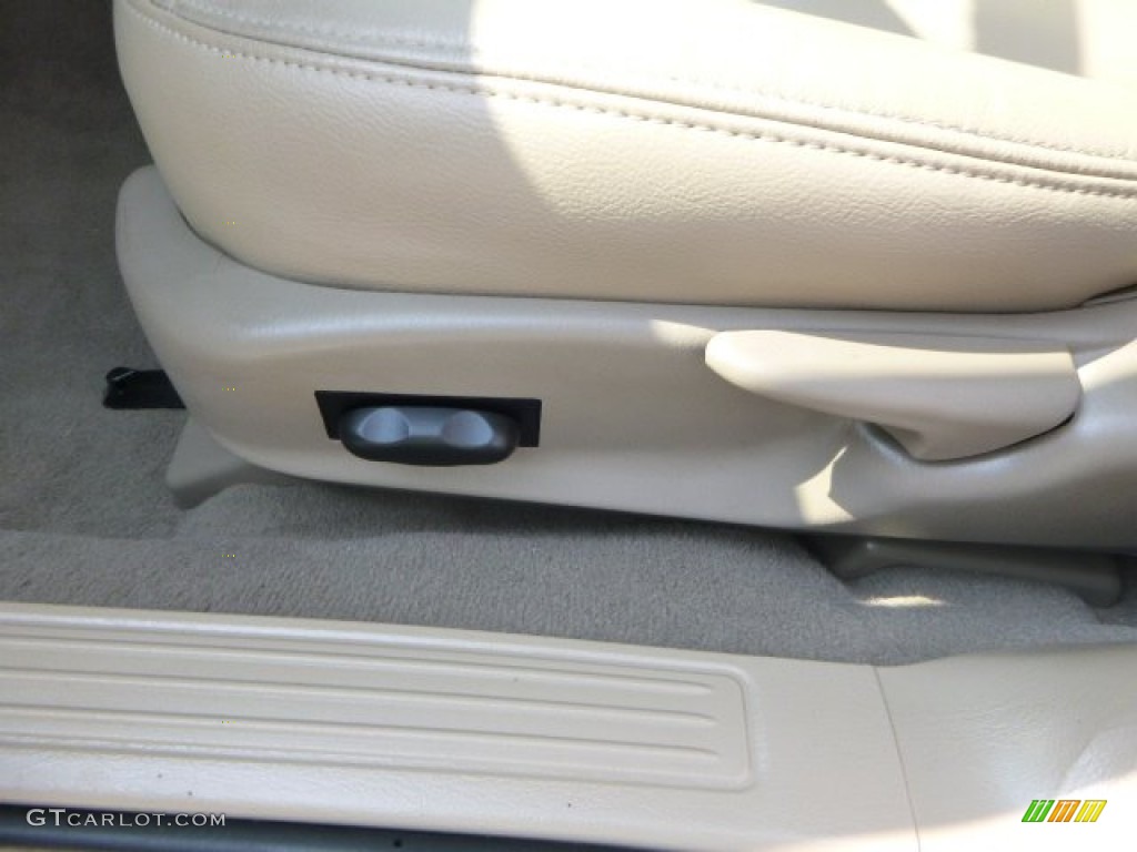2005 Sable LS Sedan - Vibrant White / Medium Parchment photo #15