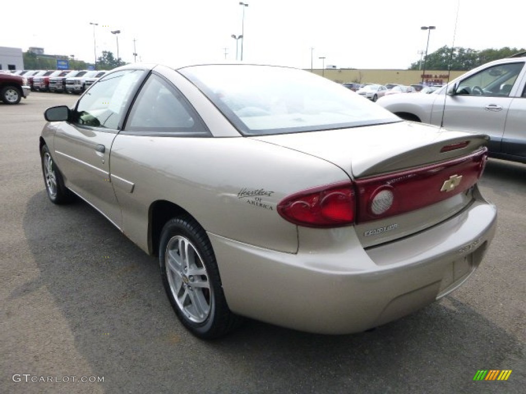 2004 Cavalier Coupe - Sandrift Metallic / Neutral photo #2