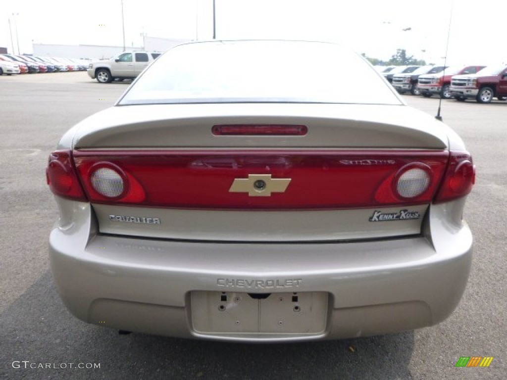 2004 Cavalier Coupe - Sandrift Metallic / Neutral photo #3