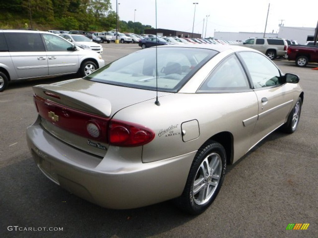 2004 Cavalier Coupe - Sandrift Metallic / Neutral photo #4