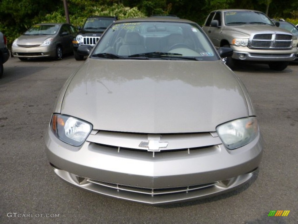 2004 Cavalier Coupe - Sandrift Metallic / Neutral photo #6