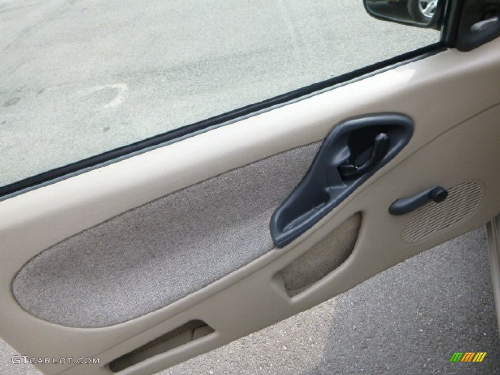 2004 Chevrolet Cavalier Coupe Neutral Door Panel Photo #85582983