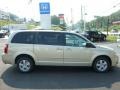 White Gold Pearl - Grand Caravan SE Hero Photo No. 2