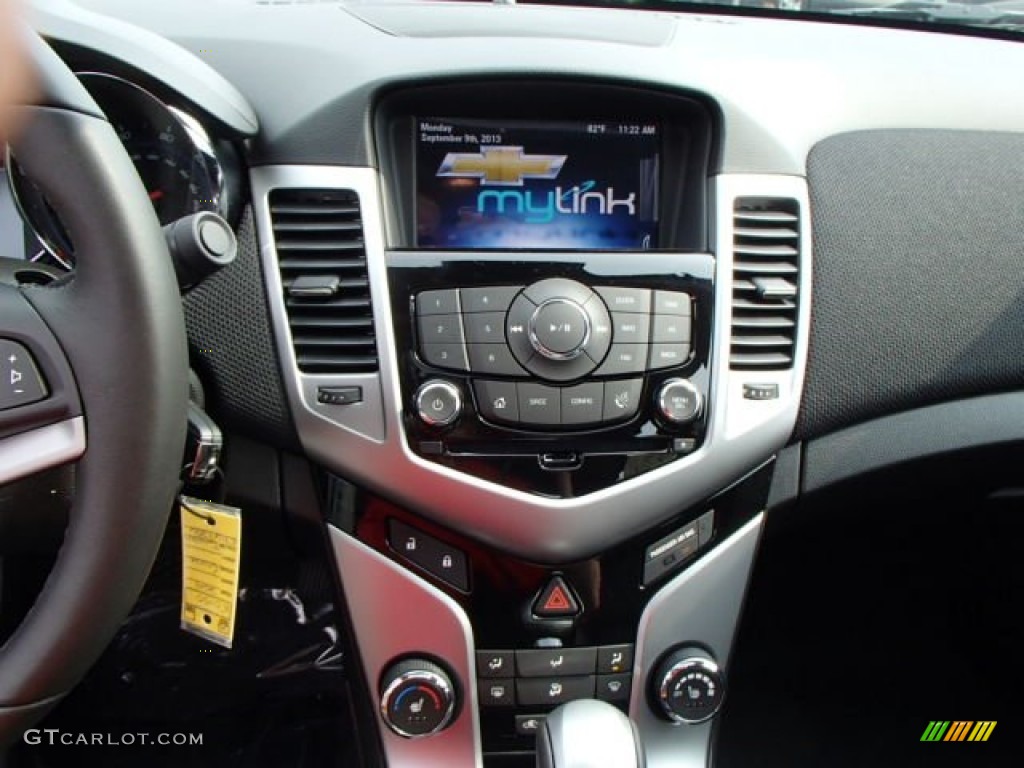 2014 Chevrolet Cruze LT Controls Photo #85586344