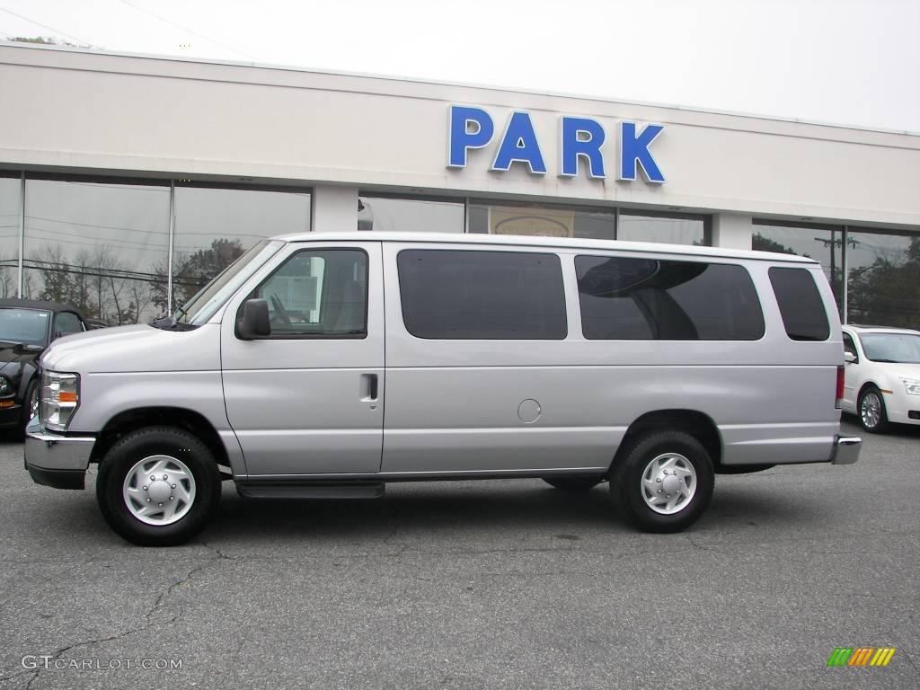 2008 E Series Van E350 Super Duty XLT 15 Passenger - Silver Metallic / Medium Flint photo #17