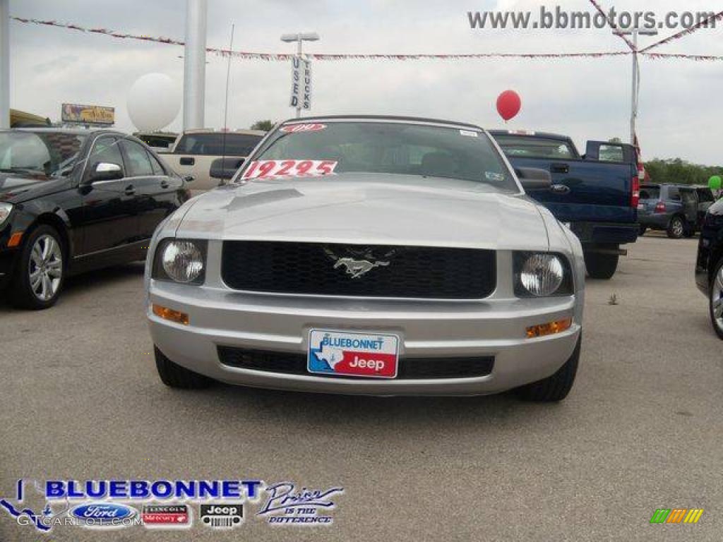 2009 Mustang V6 Convertible - Brilliant Silver Metallic / Light Graphite photo #2