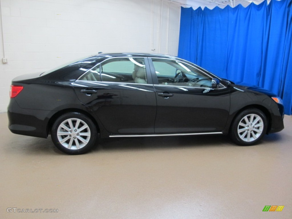 2012 Camry XLE - Attitude Black Metallic / Ivory photo #10