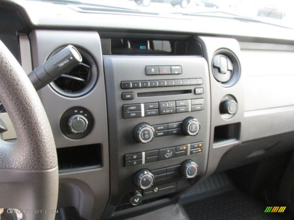 2010 F150 STX SuperCab 4x4 - Ingot Silver Metallic / Medium Stone photo #16