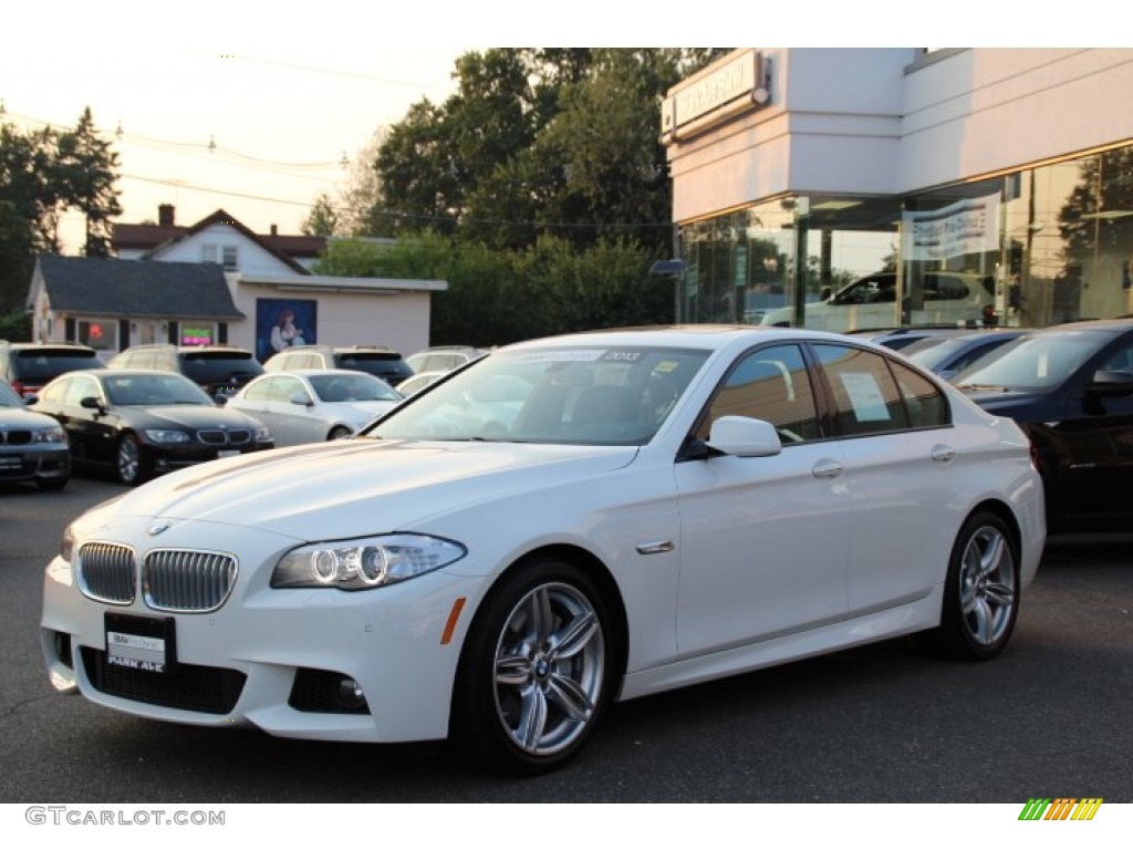 2013 5 Series 550i Sedan - Alpine White / Black photo #1