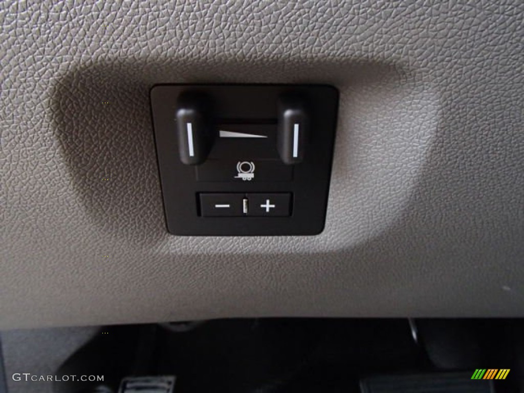 2014 Chevrolet Silverado 3500HD WT Regular Cab 4x4 Dump Truck Controls Photo #85608613