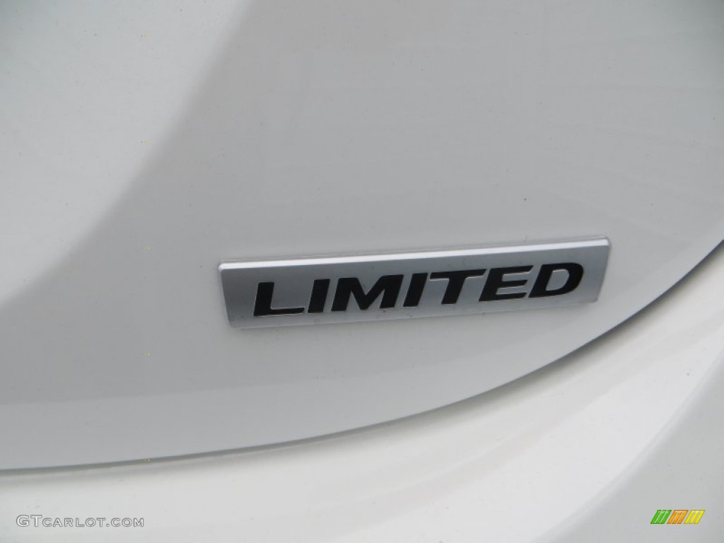 2013 Elantra Limited - Shimmering White / Beige photo #15