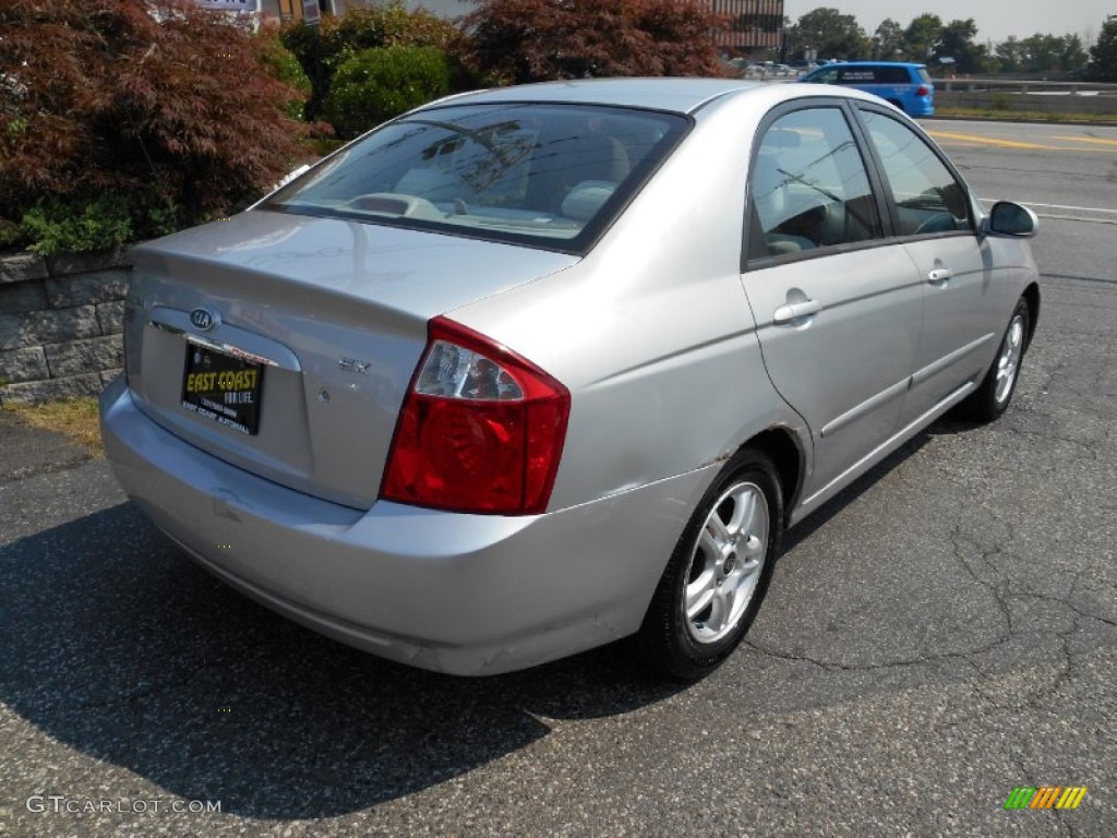 2004 Spectra EX Sedan - Clear Silver / Gray photo #4
