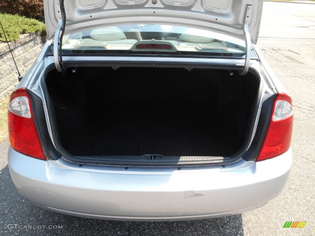 2004 Spectra EX Sedan - Clear Silver / Gray photo #6