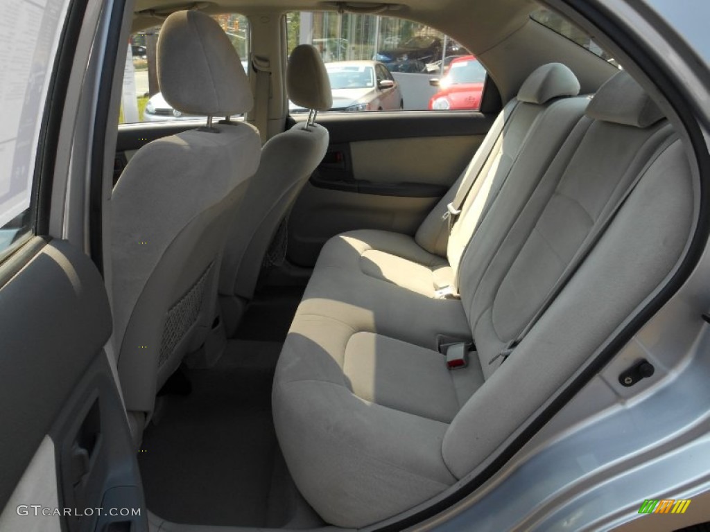 2004 Spectra EX Sedan - Clear Silver / Gray photo #9