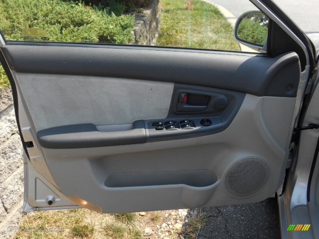2004 Spectra EX Sedan - Clear Silver / Gray photo #15