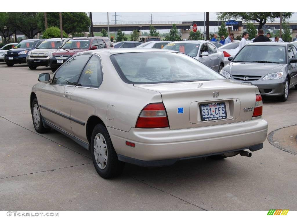 1995 Accord LX Coupe - Heather Mist Metallic / Beige photo #5