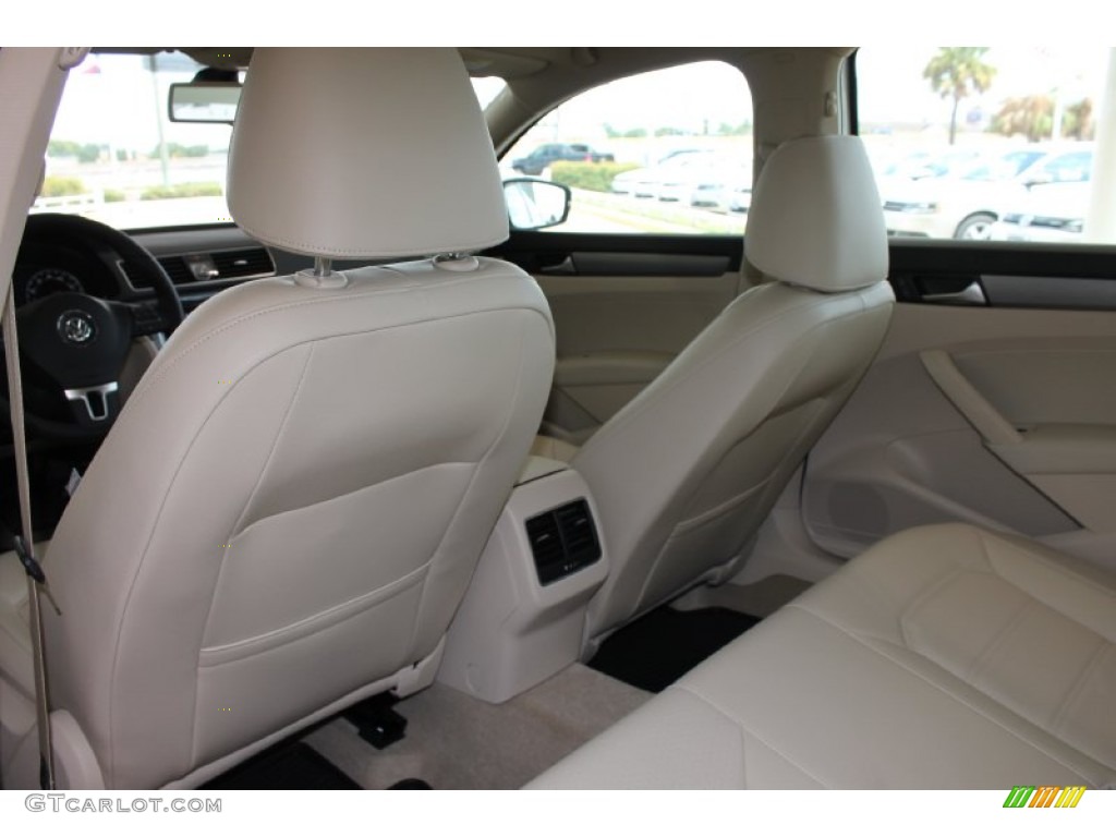 2014 Passat 2.5L SE - Candy White / Cornsilk Beige photo #32