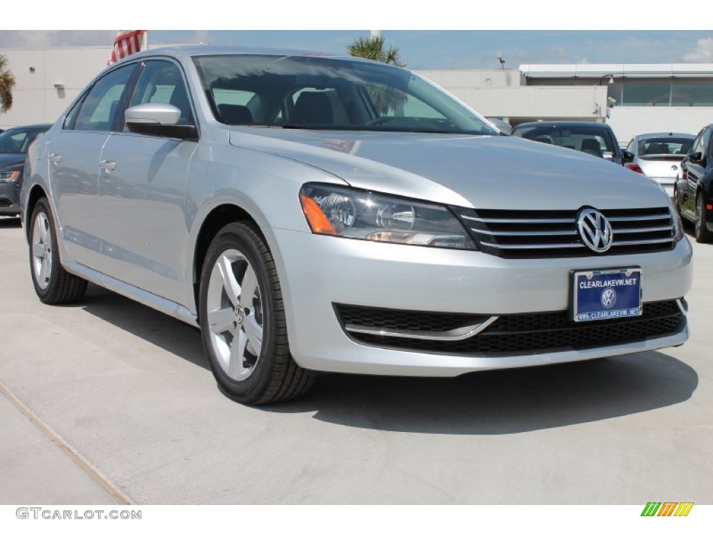 Reflex Silver Metallic Volkswagen Passat