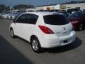 Fresh Powder - Versa 1.8 S Hatchback Photo No. 5