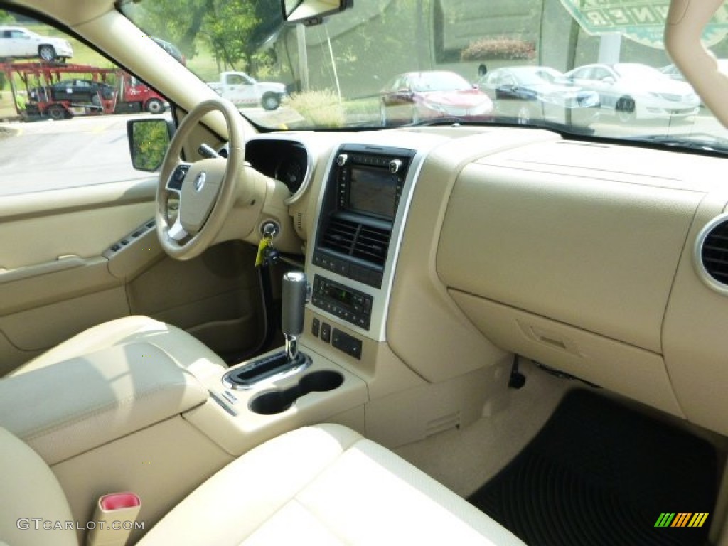 2010 Mercury Mountaineer V8 Premier AWD Dashboard Photos