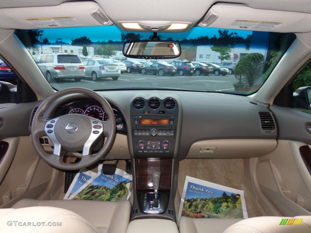 2010 Altima 2.5 SL - Sonoran Sand / Blond photo #13