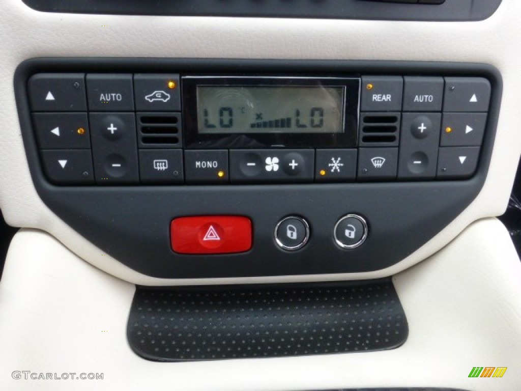 2014 Maserati GranTurismo MC Coupe Controls Photo #85630285
