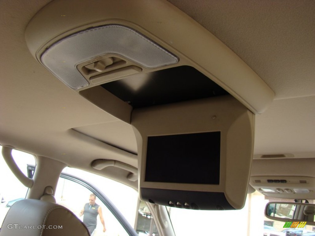 2003 Toyota Land Cruiser Standard Land Cruiser Model Entertainment System Photo #85635865