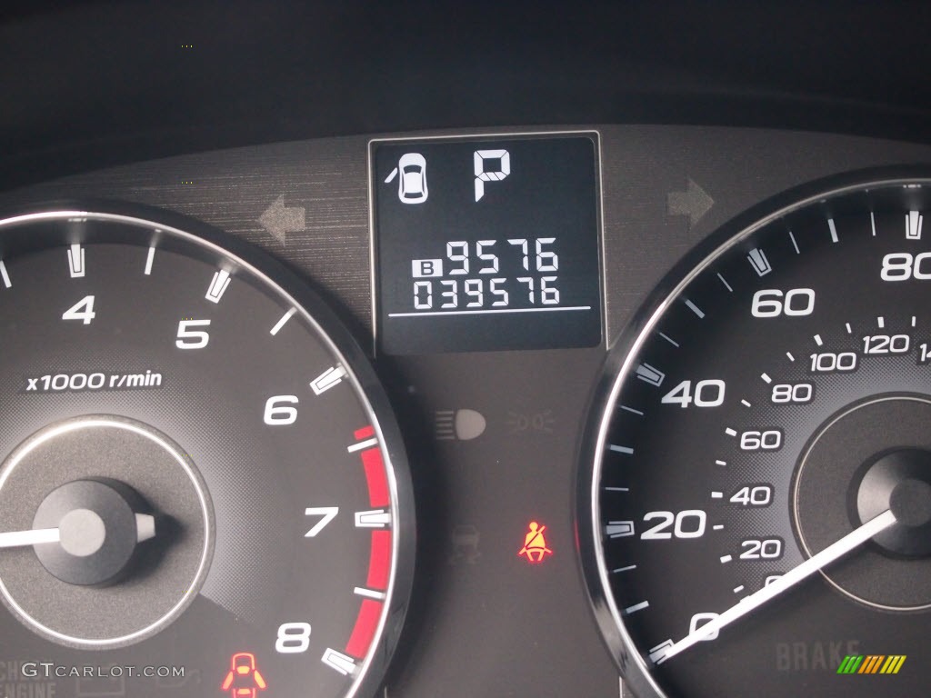 2011 Outback 2.5i Limited Wagon - Crystal Black Silica / Warm Ivory photo #16