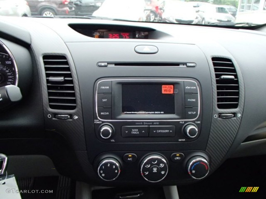 2014 Kia Forte EX Controls Photo #85644749