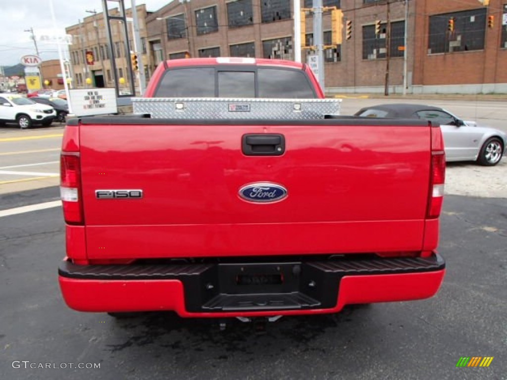 2005 F150 XLT SuperCab 4x4 - Bright Red / Medium Flint/Dark Flint Grey photo #7