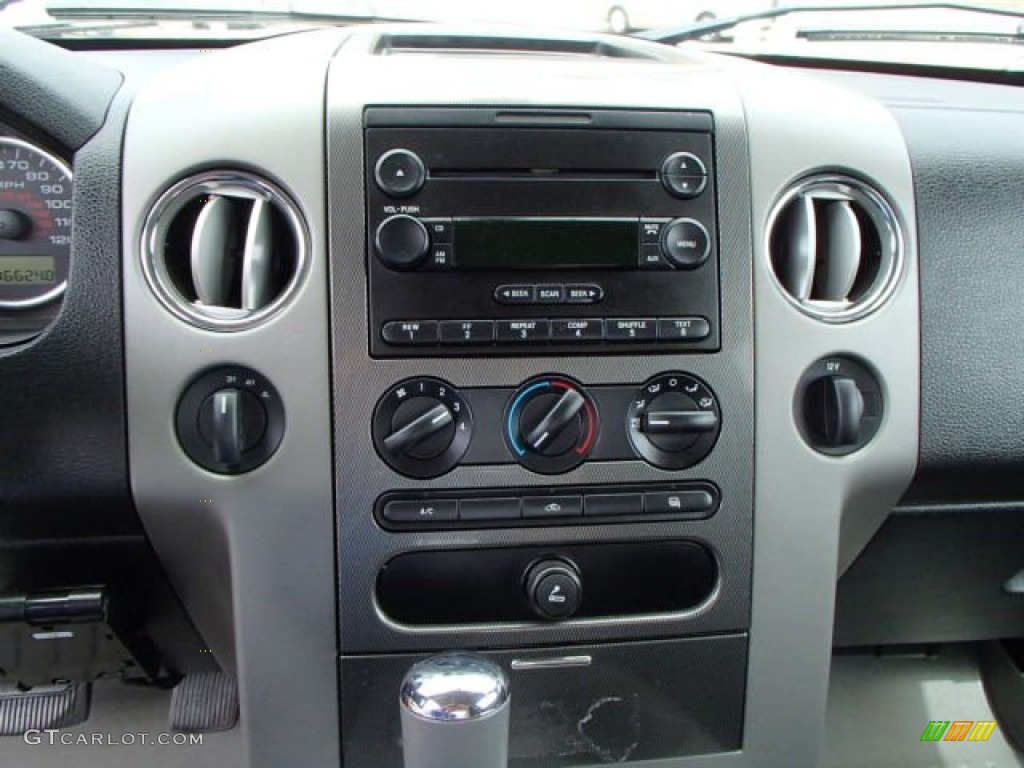 2005 F150 XLT SuperCab 4x4 - Bright Red / Medium Flint/Dark Flint Grey photo #16