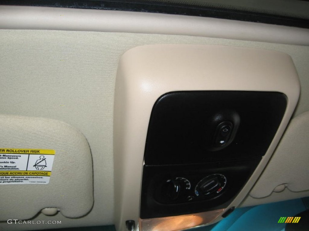 2005 Mountaineer V6 AWD - Oxford White / Medium Dark Parchment photo #9