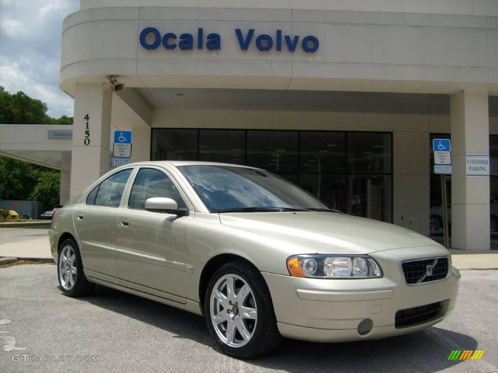 2005 S60 2.5T - Lunar Gold Metallic / Taupe photo #1