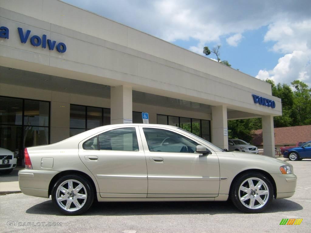 2005 S60 2.5T - Lunar Gold Metallic / Taupe photo #2