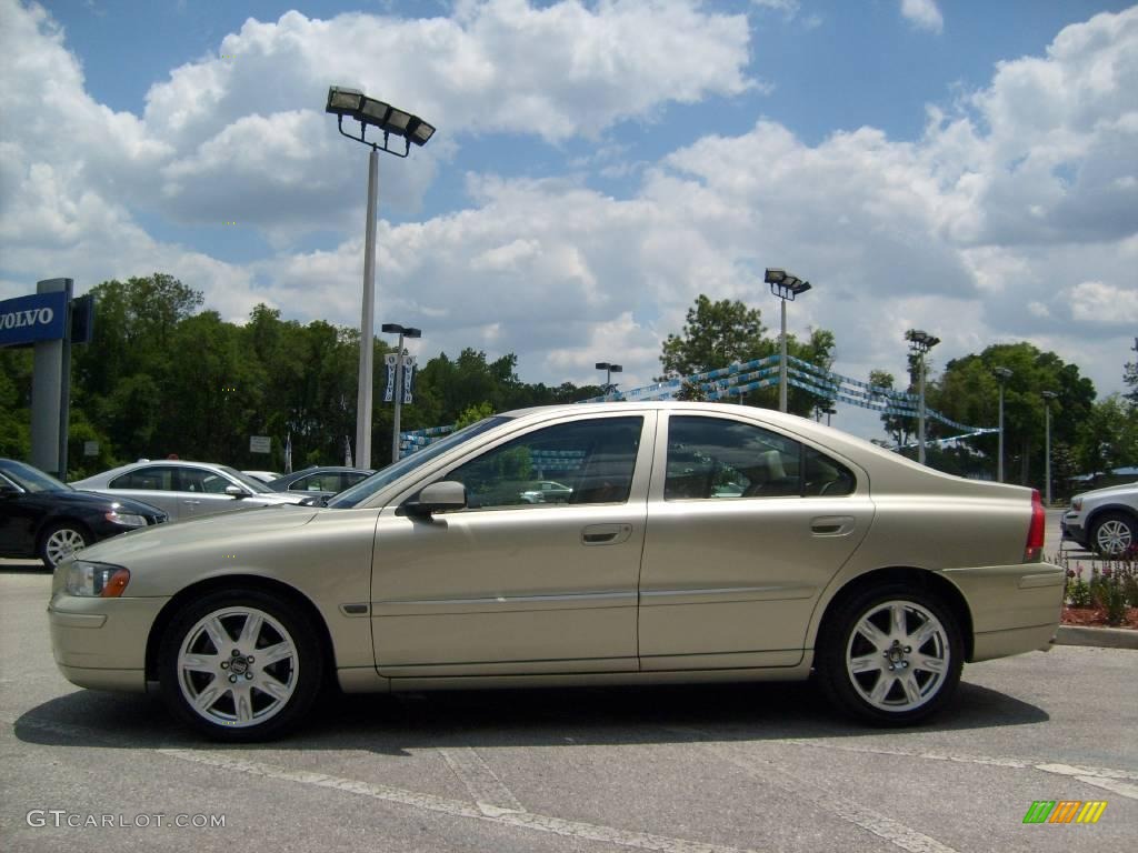 2005 S60 2.5T - Lunar Gold Metallic / Taupe photo #5