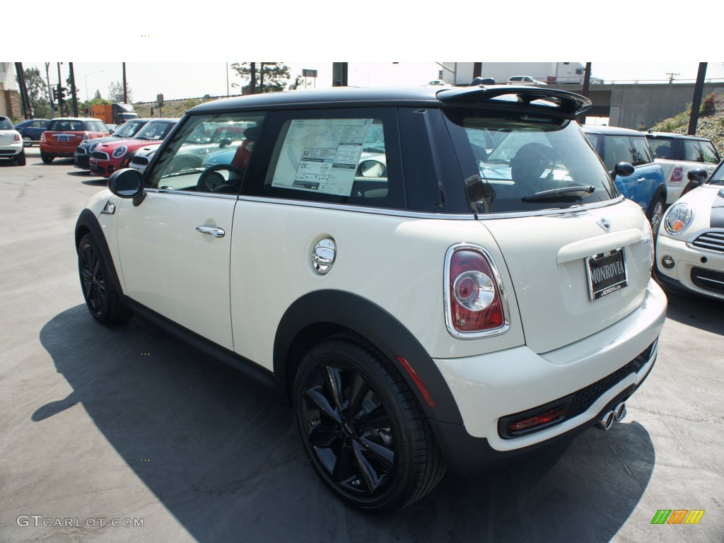 2013 Cooper S Hardtop - Pepper White / Sport Carbon Black/Polar Beige Leather Contrast photo #4