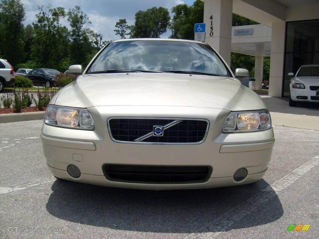 2005 S60 2.5T - Lunar Gold Metallic / Taupe photo #7