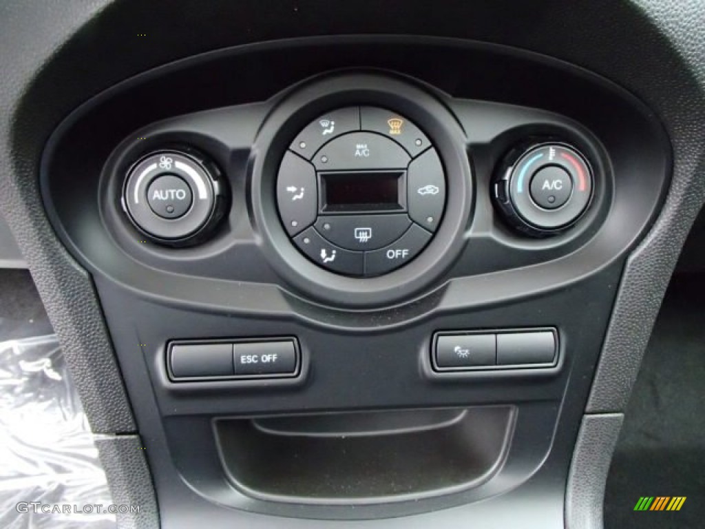 2014 Ford Fiesta ST Hatchback Controls Photo #85649744