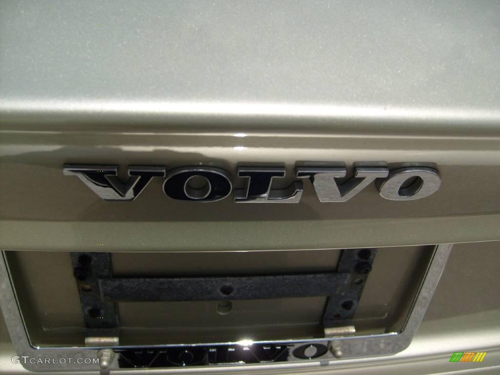 2005 S60 2.5T - Lunar Gold Metallic / Taupe photo #10