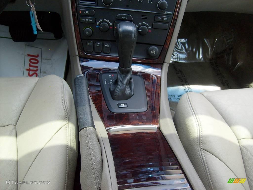 2005 S60 2.5T - Lunar Gold Metallic / Taupe photo #23
