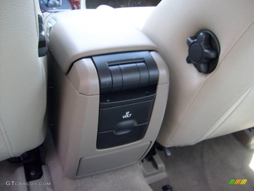 2005 S60 2.5T - Lunar Gold Metallic / Taupe photo #24